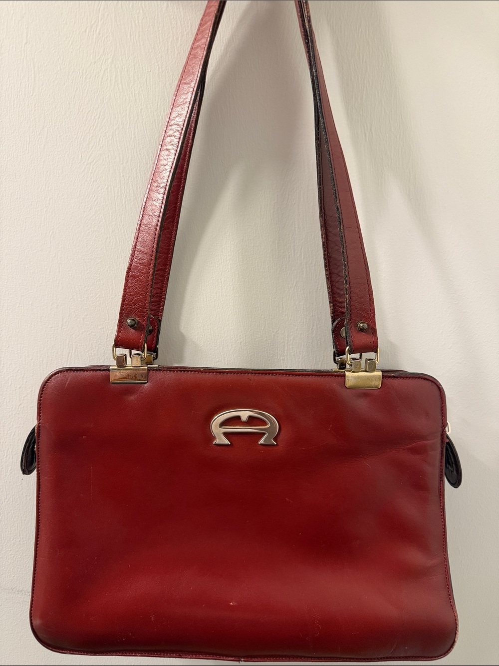 Vintage Etienne Aigner handbag. Leather Shoulder Bag with Gold Accent